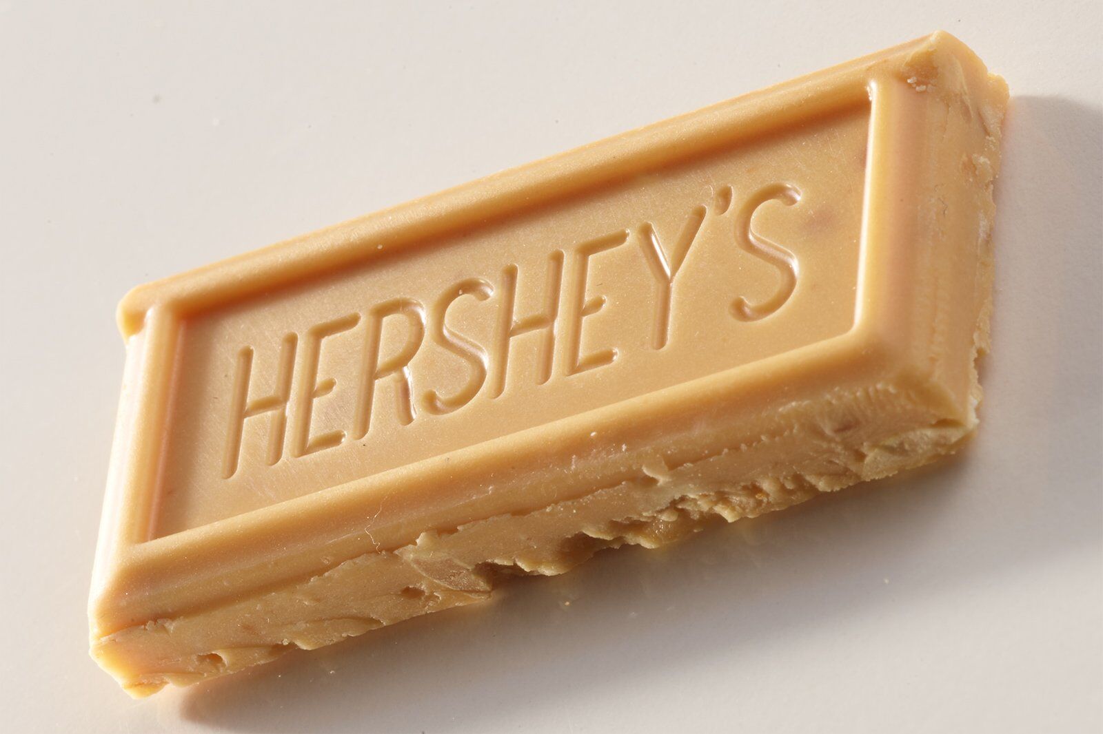 Hershey's pretzel peanut before retouching